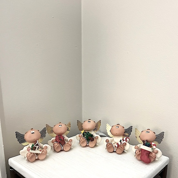 🎄 Angel Cheeks Christmas Figurines – Set of 5 🎁 - Picture 1 of 9